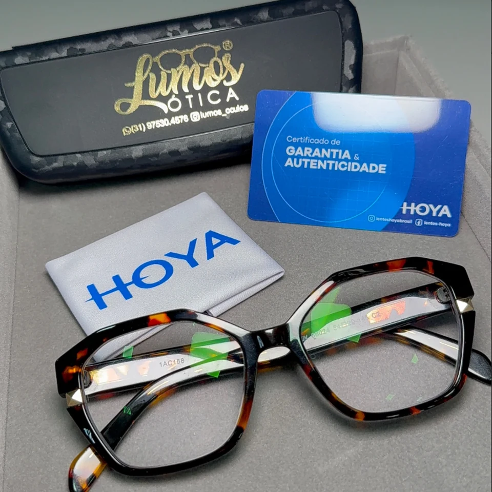 Armação da Lumos Ótica com lentes Hoya
